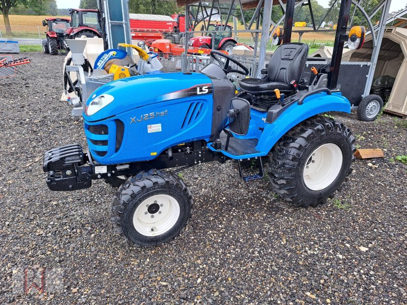 Kommunaltraktor van het type LS Tractor XJ 25 HST, Neumaschine in Meßkirch