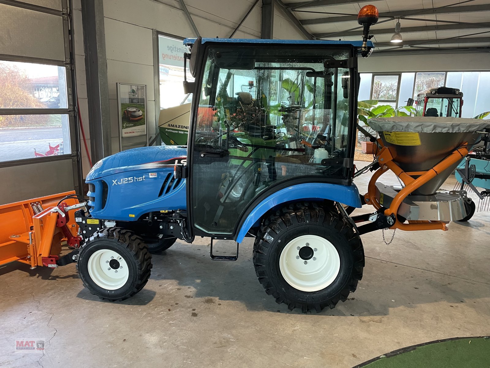 Kommunaltraktor of the type LS Tractor XJ 25 HST, Neumaschine in Waldkraiburg (Picture 1)