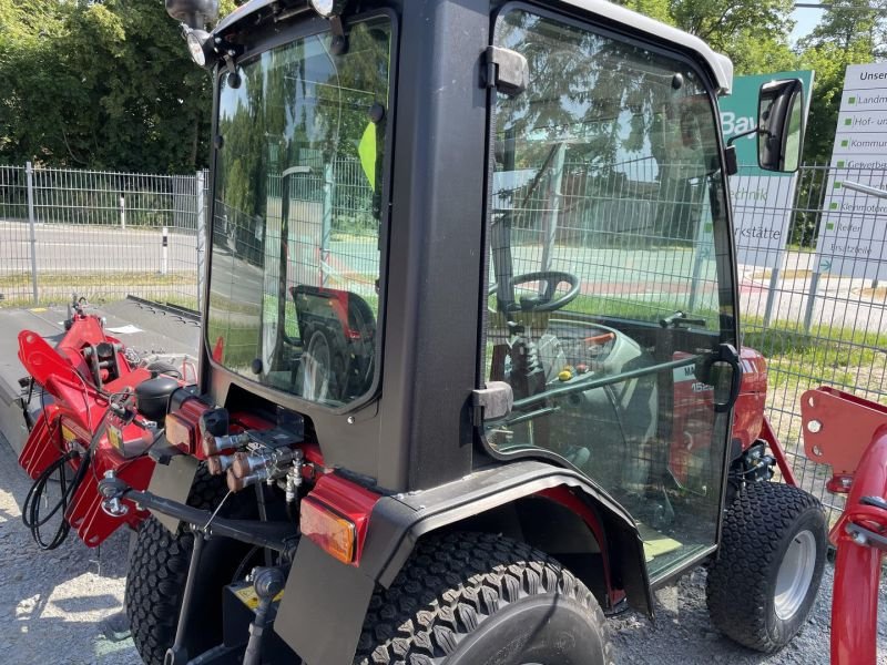 Kommunaltraktor of the type Massey Ferguson MF 1525 HP MASSEY-FERGUSON TRA, Vorführmaschine in Lappersdorf (Picture 2)