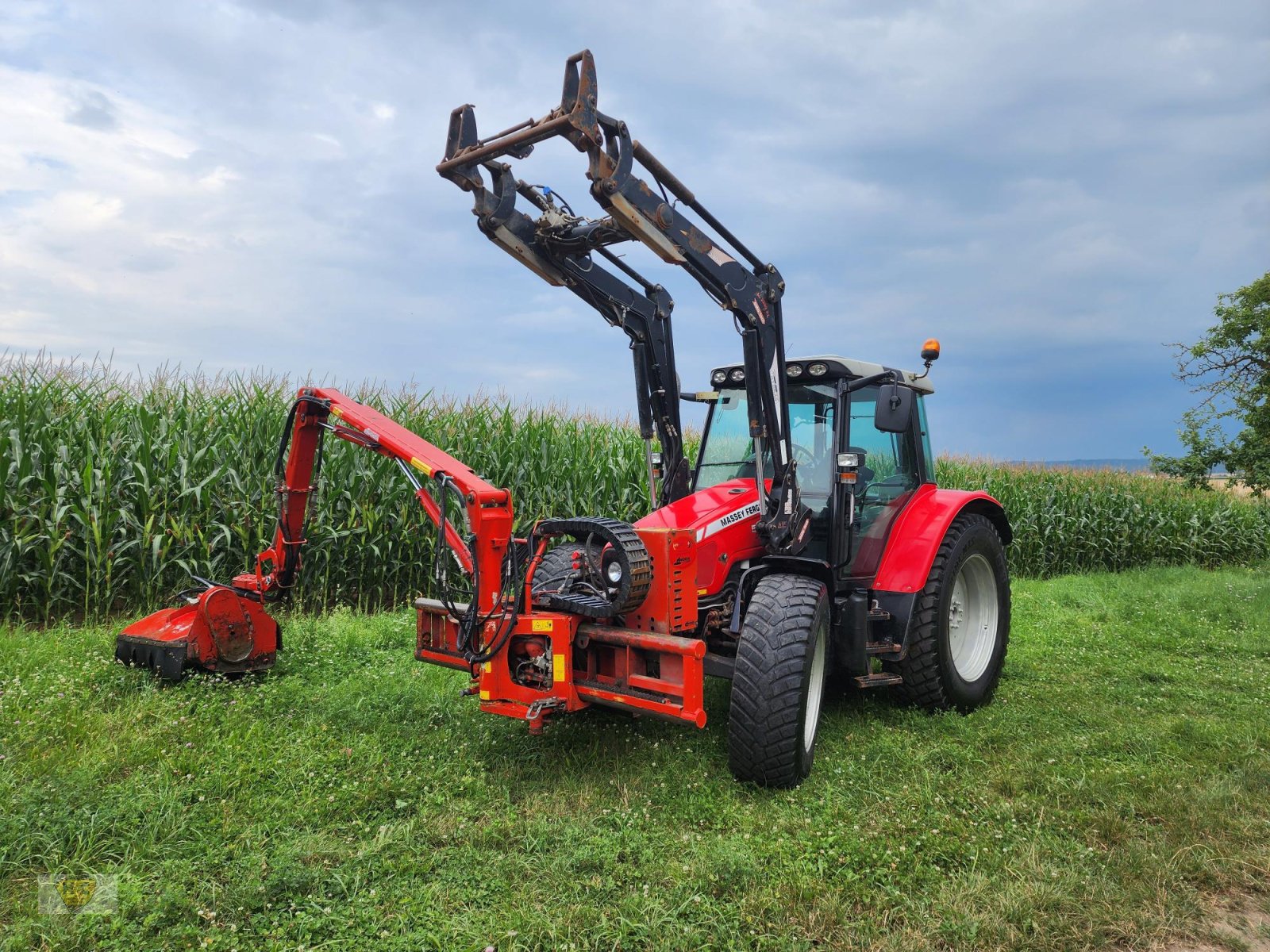 Kommunaltraktor of the type Massey Ferguson MF 5455 Frontlader Dücker UNA 500, Gebrauchtmaschine in Willanzheim (Picture 1)