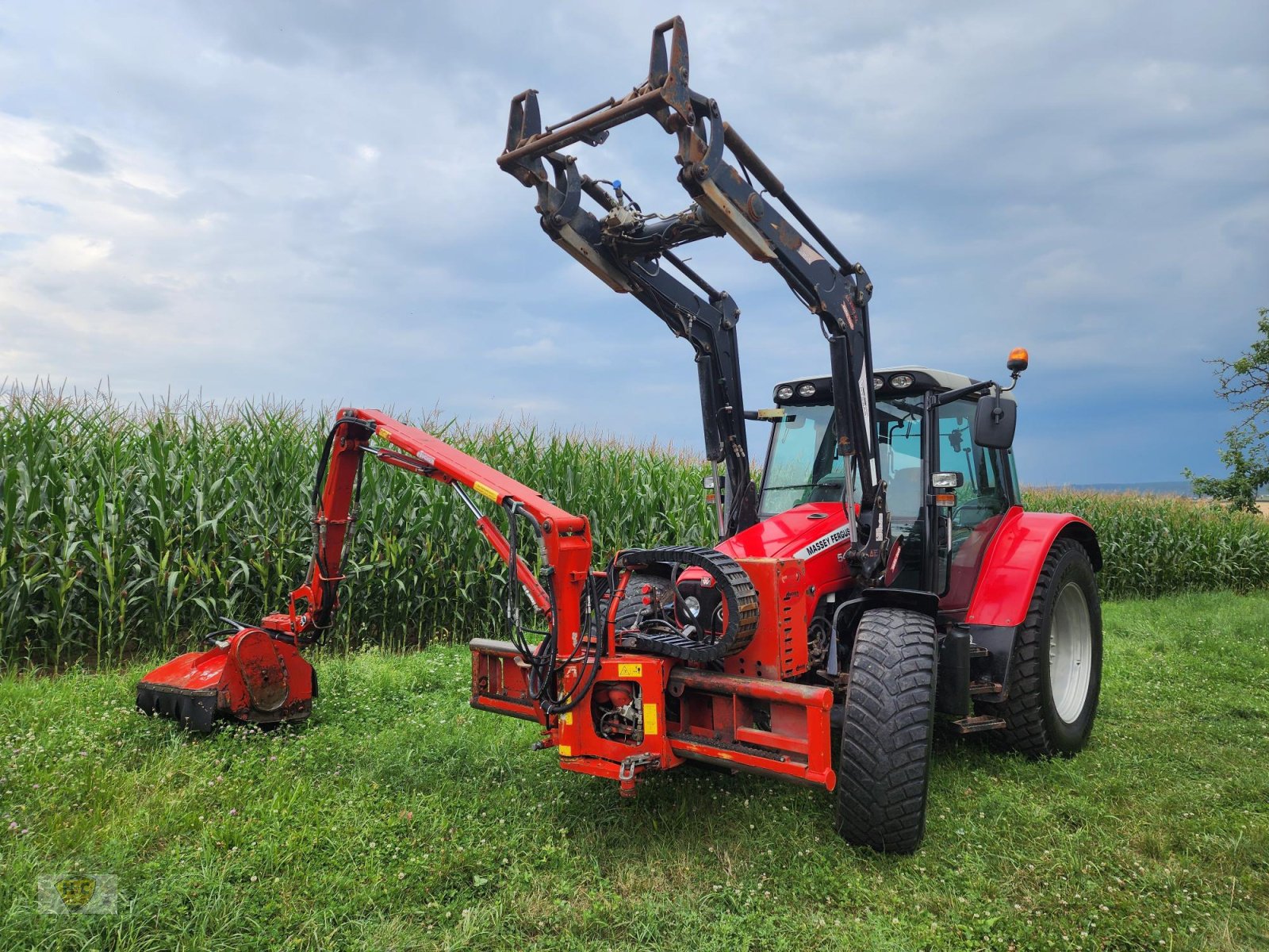 Kommunaltraktor des Typs Massey Ferguson MF 5455 Frontlader Dücker UNA 500, Gebrauchtmaschine in Willanzheim (Bild 2)