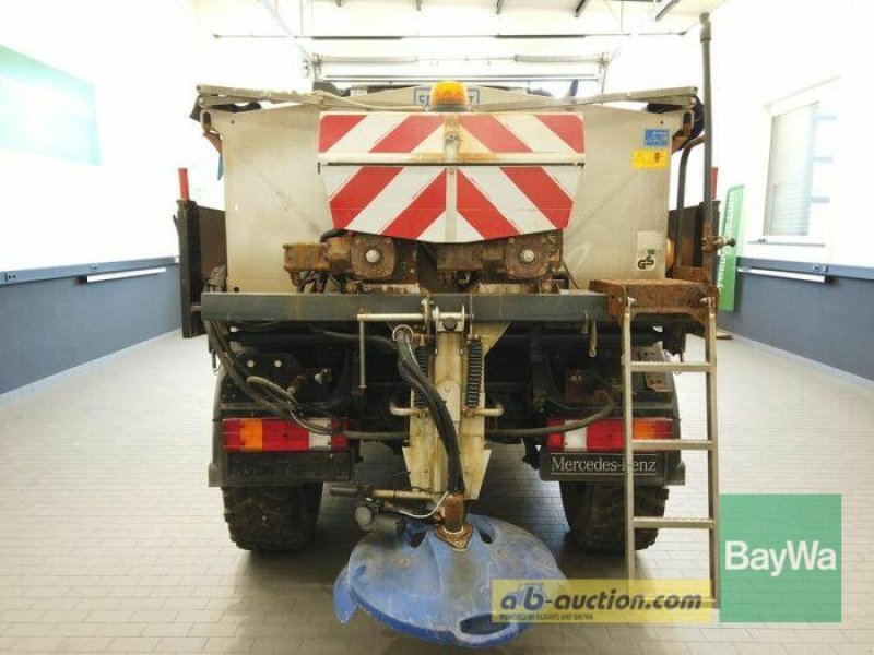 Kommunaltraktor des Typs Mercedes-Benz UNIMOG U300, Gebrauchtmaschine in Manching (Bild 21)