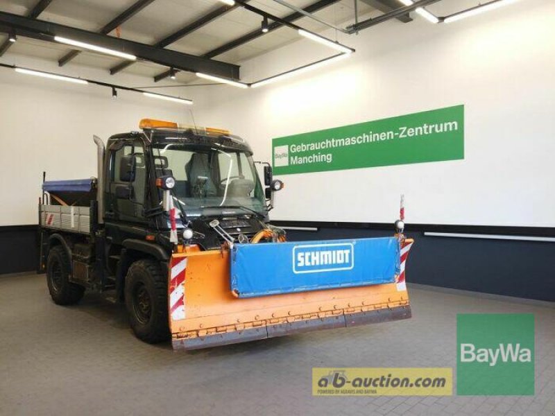 Kommunaltraktor des Typs Mercedes-Benz UNIMOG U300, Gebrauchtmaschine in Manching