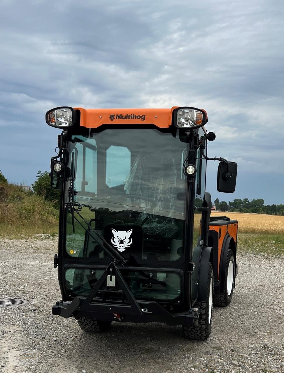 Kommunaltraktor of the type Multihog Geräteträger CV 350 / CL 75, Neumaschine in Kirchheim b. München (Picture 1)