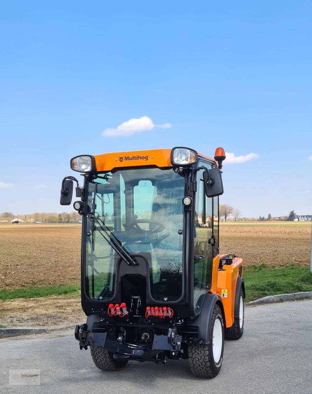 Kommunaltraktor of the type Multihog Geräteträger Knicklenker CX 75, Neumaschine in Kirchheim b. München (Picture 2)