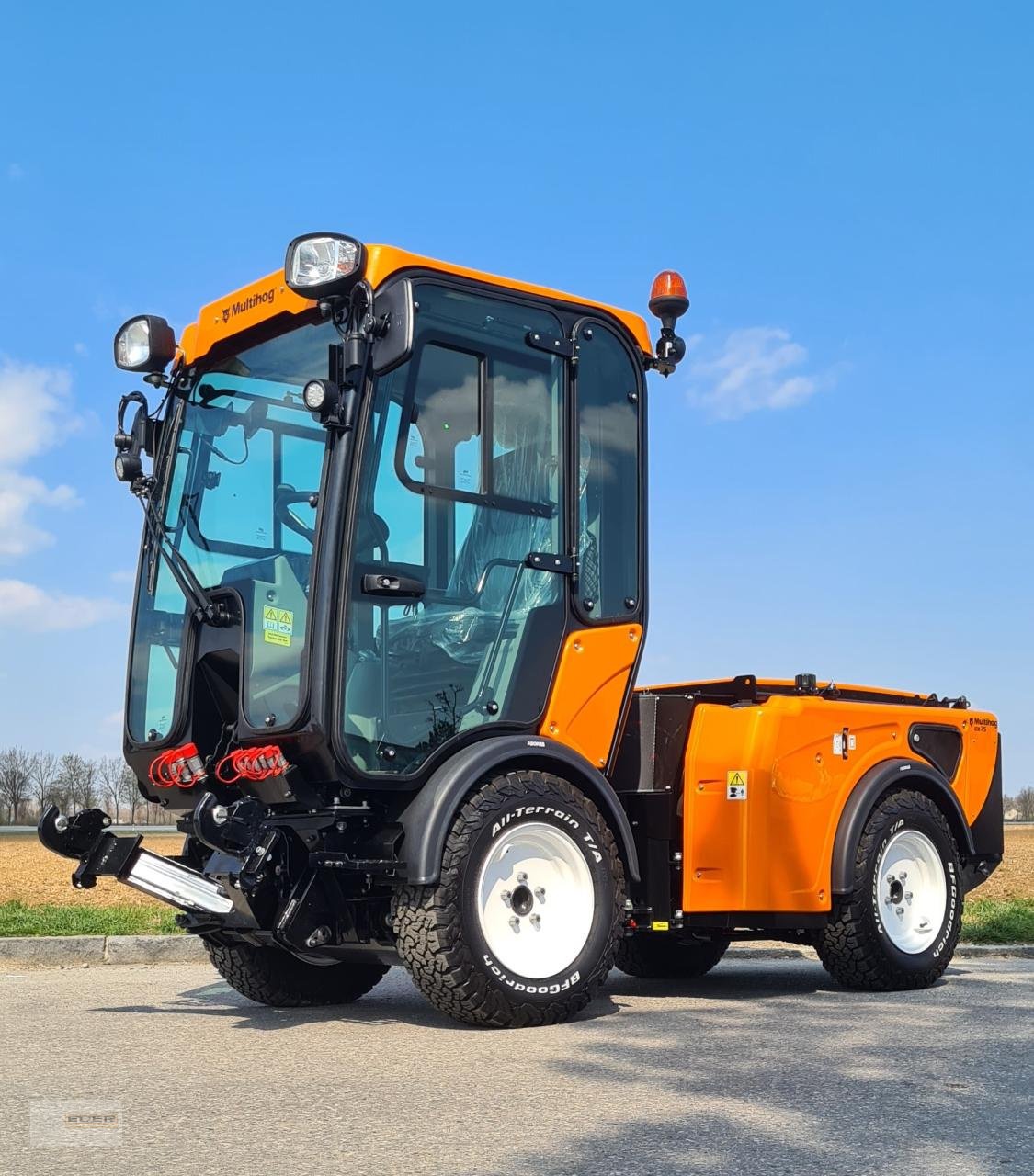 Kommunaltraktor of the type Multihog Geräteträger Knicklenker CX 75, Neumaschine in Kirchheim b. München (Picture 4)