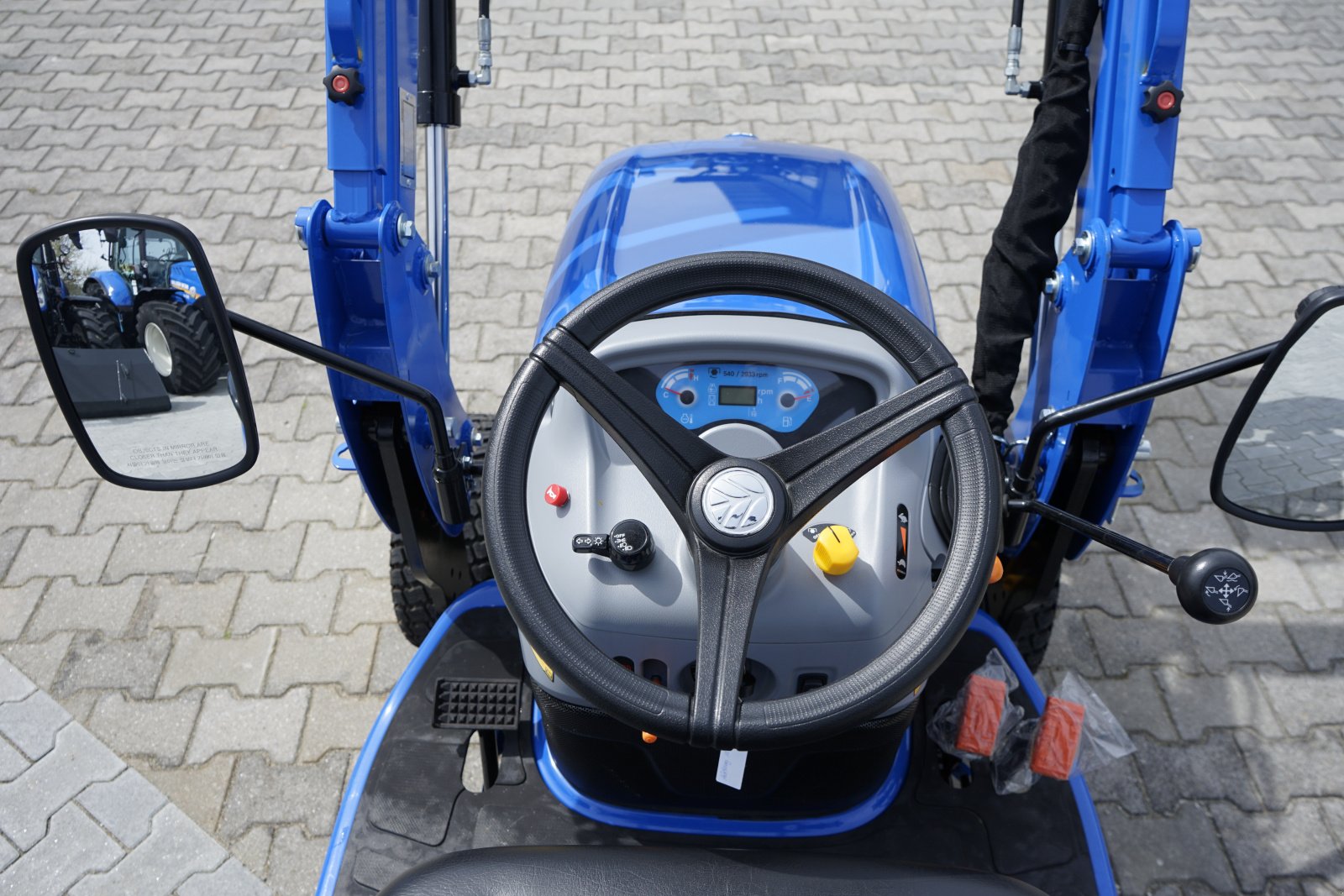 Kommunaltraktor tip New Holland Boomer25, Neumaschine in Rötz (Poză 8)