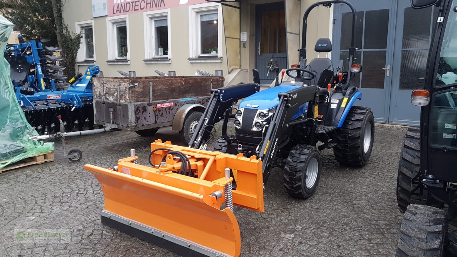 Kommunaltraktor a típus Solis 26 9+9 + Alö Quicke C12s Frontlader + Schneeräumschild + Straßenzulassung, Neumaschine ekkor: Feuchtwangen (Kép 1)