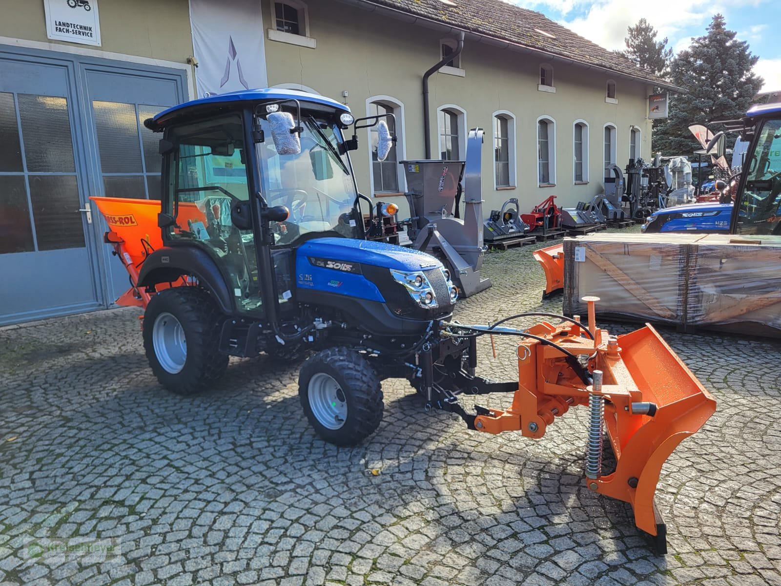 Kommunaltraktor Türe ait Solis 26 9+9 ShuttleXL Winterpaket inkl. Schneeräumschild Salzstreuer und StVZO Aktion, Neumaschine içinde Feuchtwangen (resim 2)