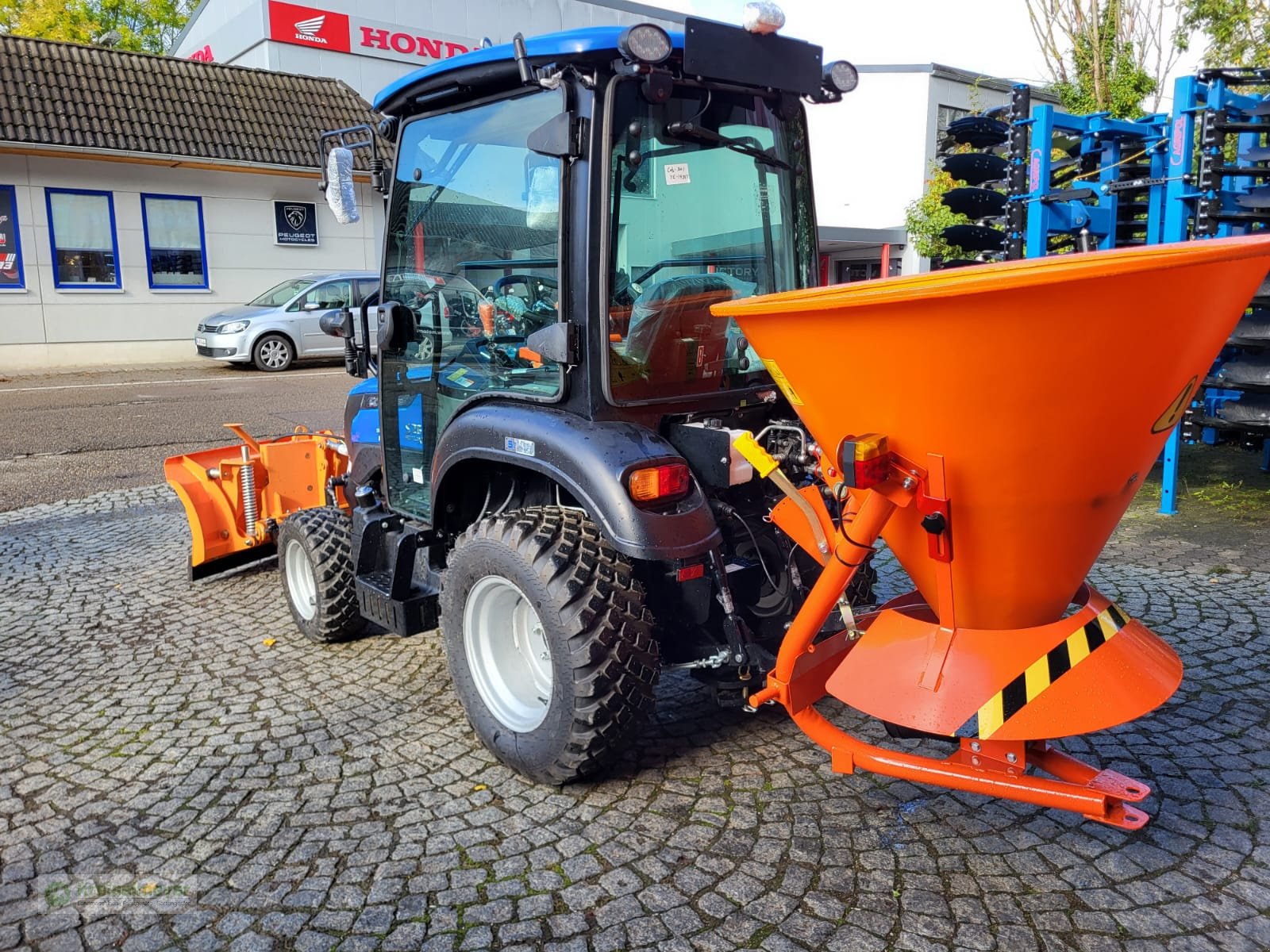 Kommunaltraktor typu Solis 26 9+9 ShuttleXL Winterpaket inkl. Schneeräumschild Salzstreuer und StVZO Aktion, Neumaschine v Feuchtwangen (Obrázek 3)