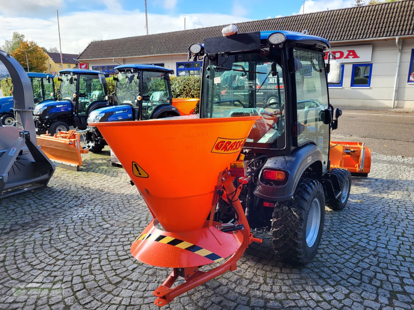 Kommunaltraktor du type Solis 26 9+9 ShuttleXL Winterpaket inkl. Schneeräumschild Salzstreuer und StVZO Aktion, Neumaschine en Feuchtwangen (Photo 4)