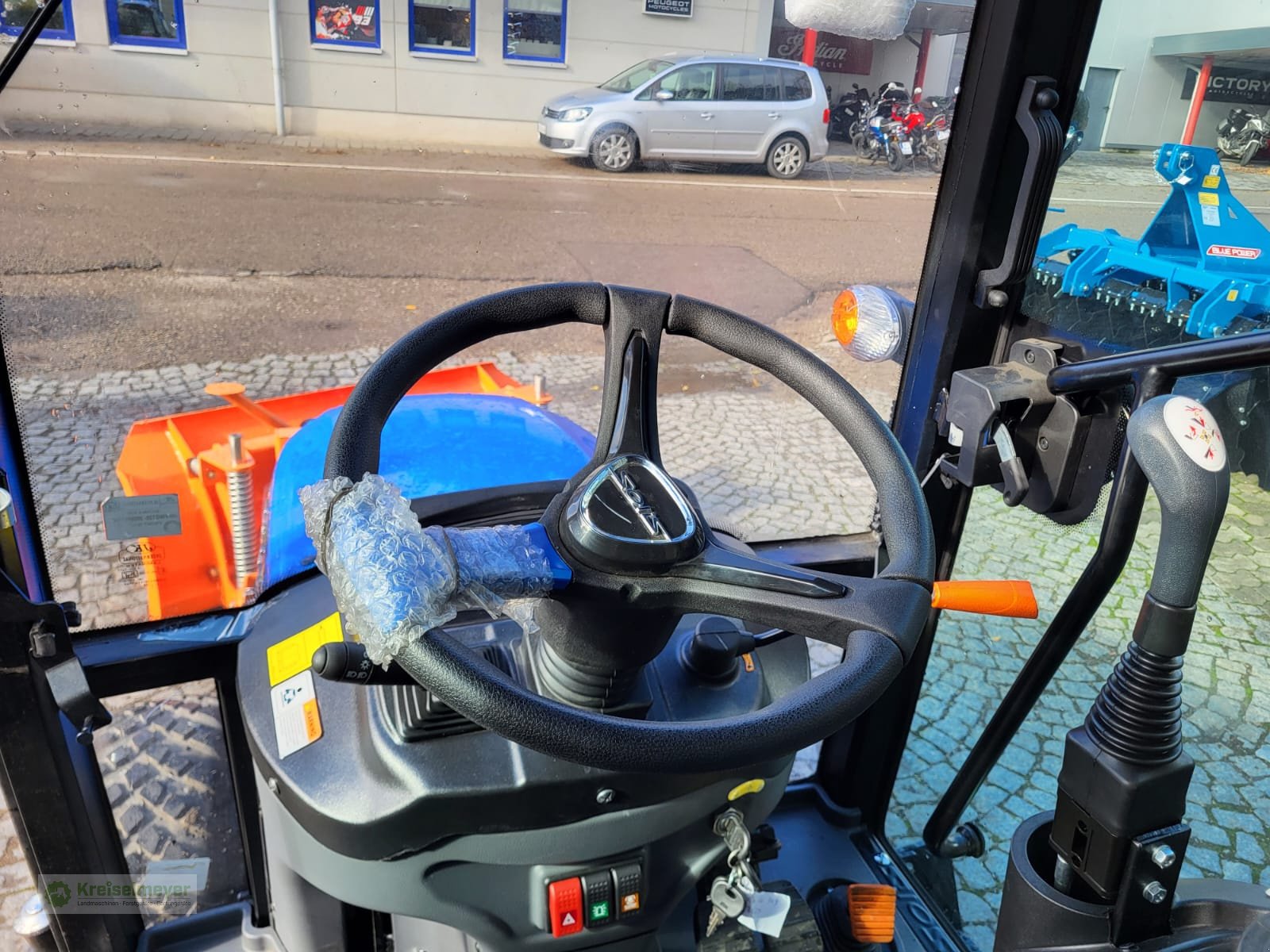 Kommunaltraktor tip Solis 26 9+9 ShuttleXL Winterpaket inkl. Schneeräumschild Salzstreuer und StVZO Aktion, Neumaschine in Feuchtwangen (Poză 11)