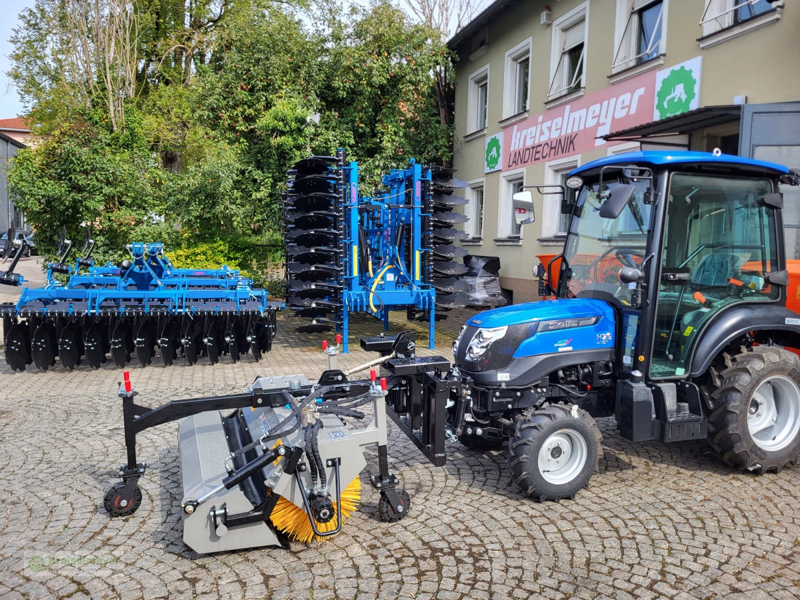 Kommunaltraktor типа Solis 26 HST + Kabine + Jansen JK-130 Kehrmaschine + StVZO NEU, Neumaschine в Feuchtwangen (Фотография 1)