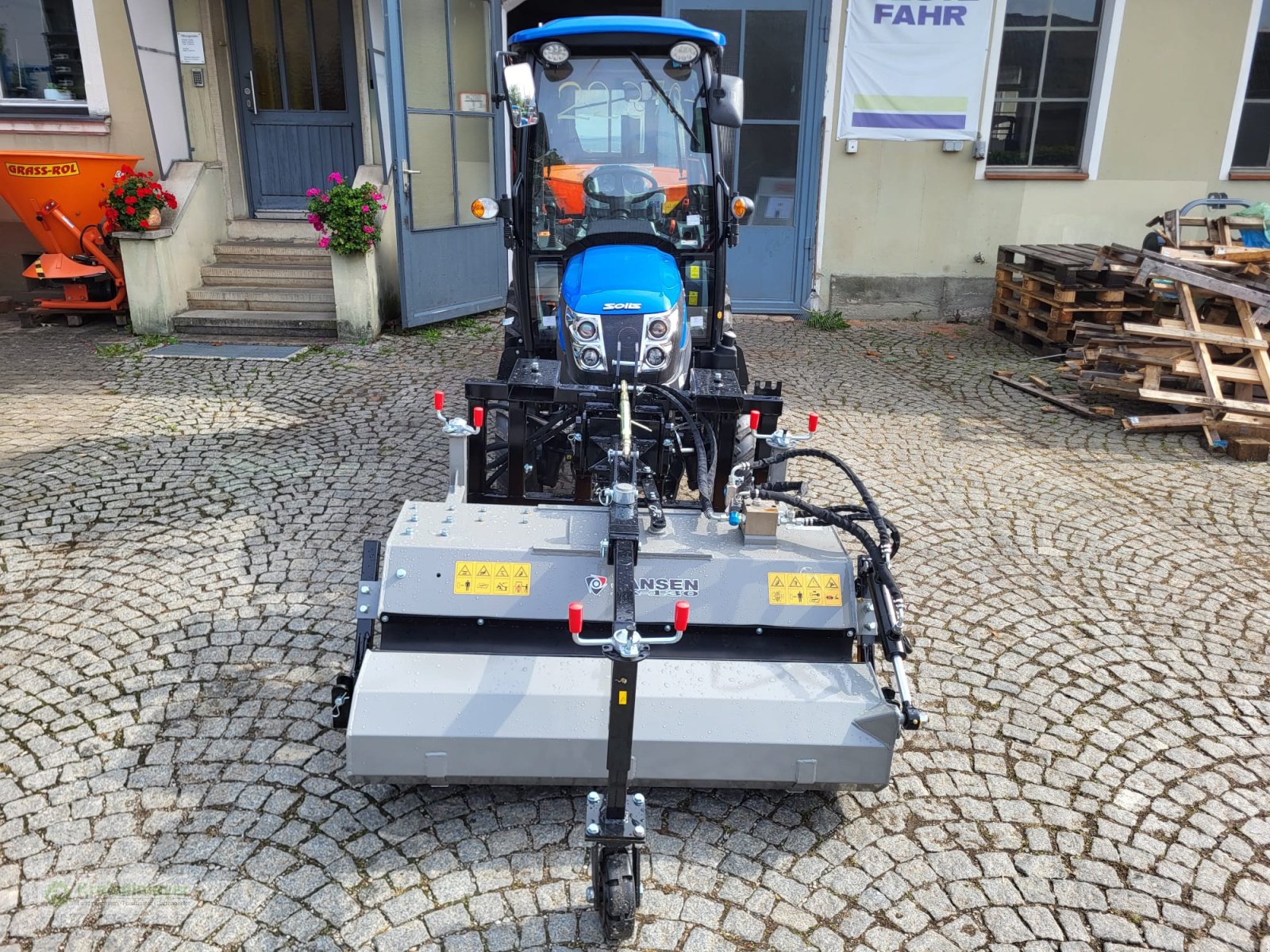 Kommunaltraktor типа Solis 26 HST + Kabine + Jansen JK-130 Kehrmaschine + StVZO NEU, Neumaschine в Feuchtwangen (Фотография 2)