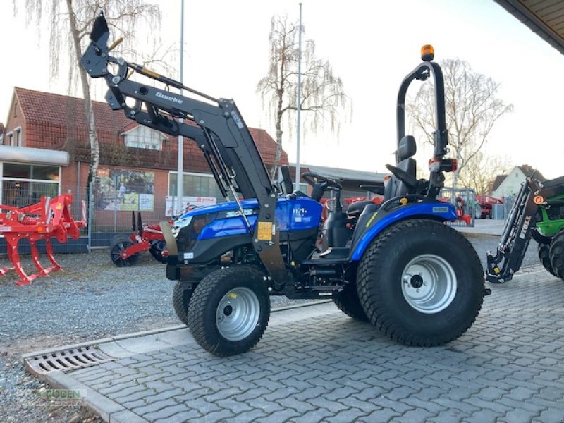 Kommunaltraktor van het type Solis 26 HST, Neumaschine in Lensahn (Foto 1)