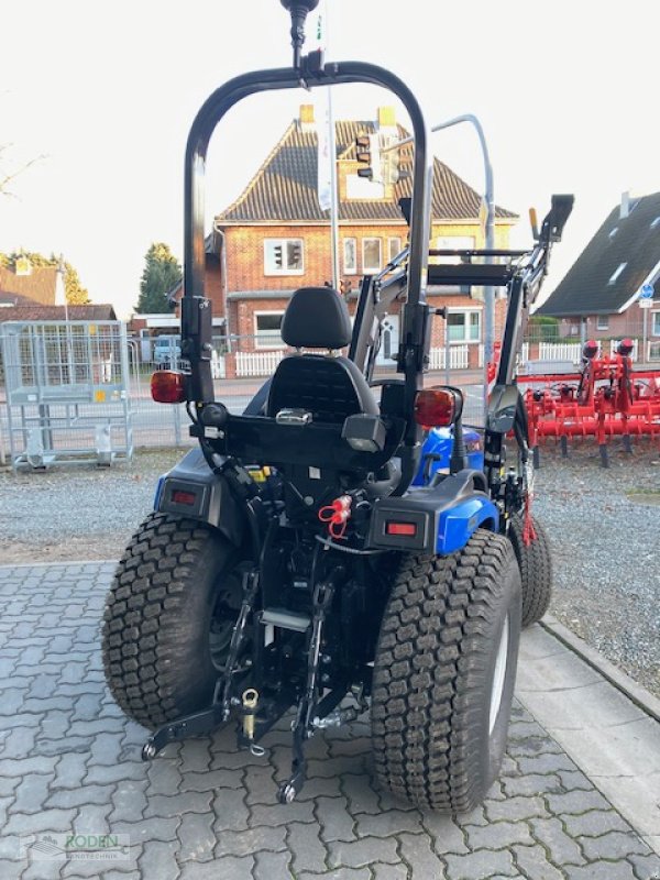 Kommunaltraktor van het type Solis 26 HST, Neumaschine in Lensahn (Foto 3)