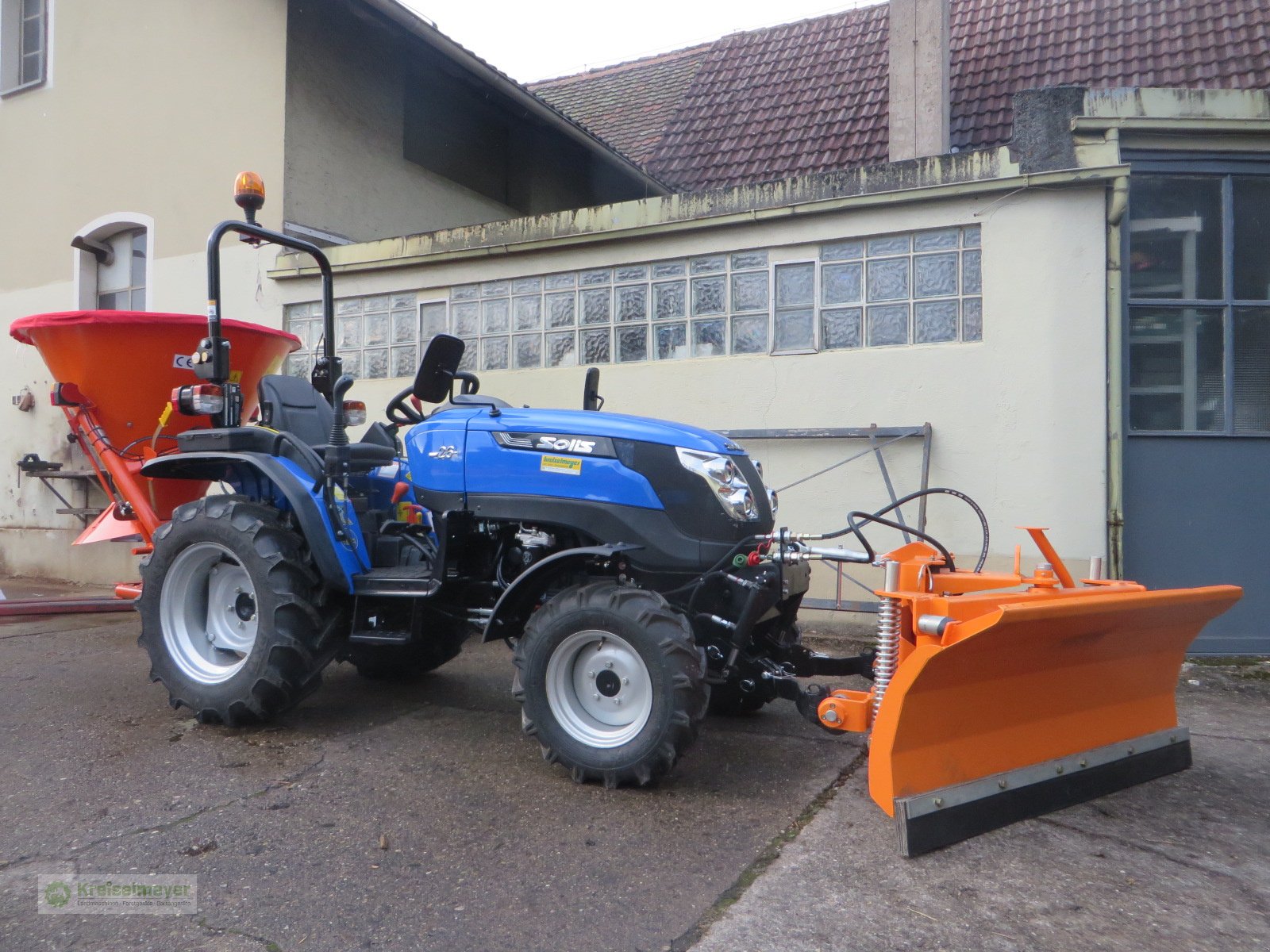 Kommunaltraktor typu Solis 26 + Winterdienstpaket (Schneeräumschild & Salzstreuer) Aktion NEU **SOFORT VERFÜGBAR**, Neumaschine v Feuchtwangen (Obrázek 1)