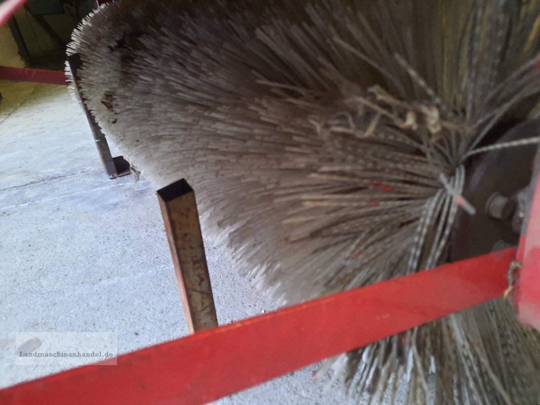 Kommunaltraktor des Typs Sonstige Kehrbürste, Gebrauchtmaschine in Burg/Spreewald (Bild 10)