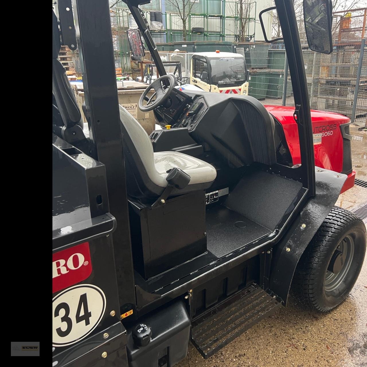 Kommunaltraktor van het type Toro Outcross 9060, Vorführmaschine in Kirchheim b. München (Foto 16)