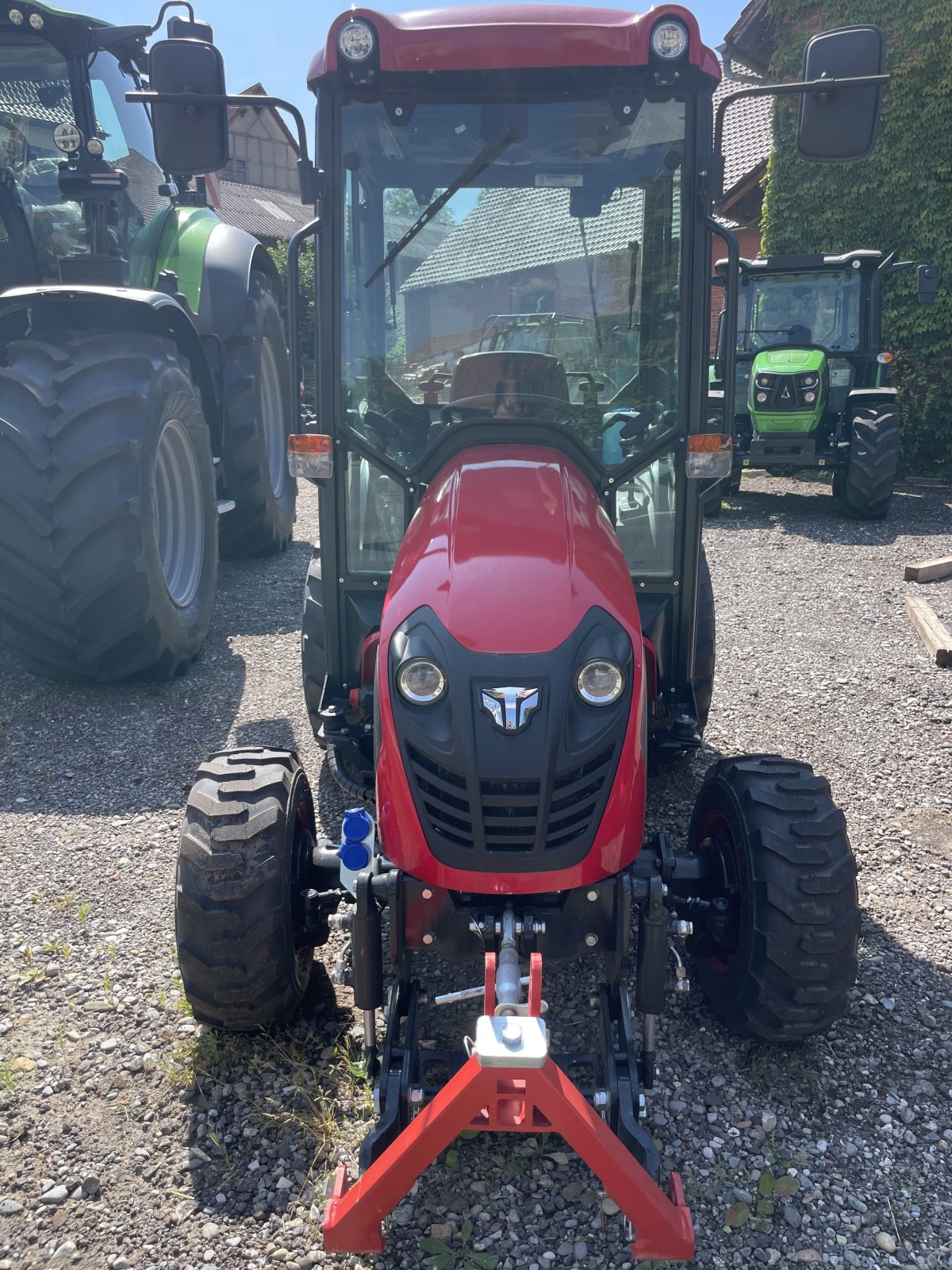 Kommunaltraktor van het type TYM T 395 SH, Neumaschine in Ochsenhausen (Foto 5)