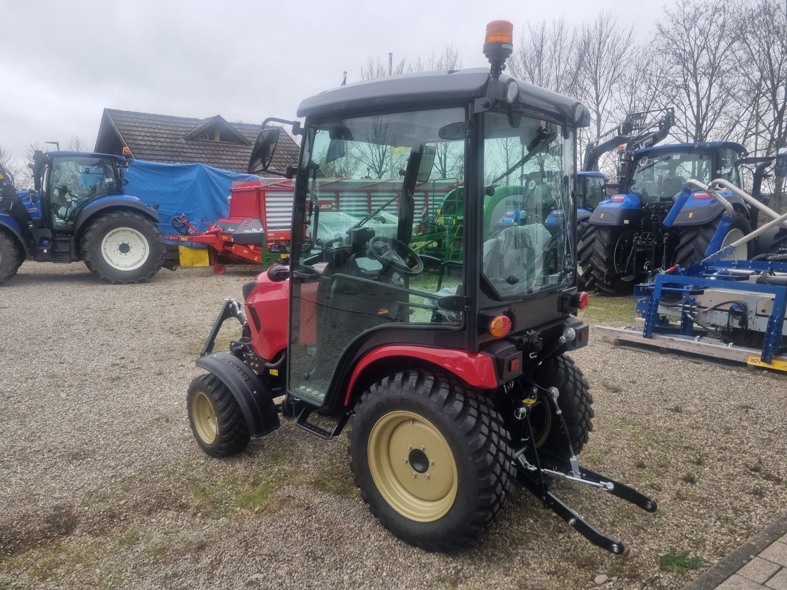 Kommunaltraktor of the type Yanmar SA 424, Neumaschine in Sölden (Picture 3)