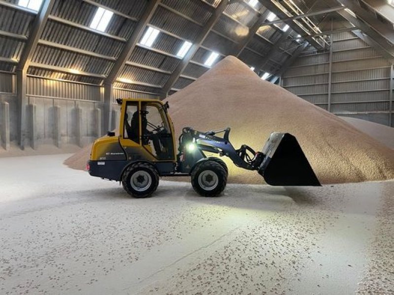 Kompaktlader van het type Eurotrac W13F inkl skovl og pallegafler, Gebrauchtmaschine in Gedved (Foto 6)