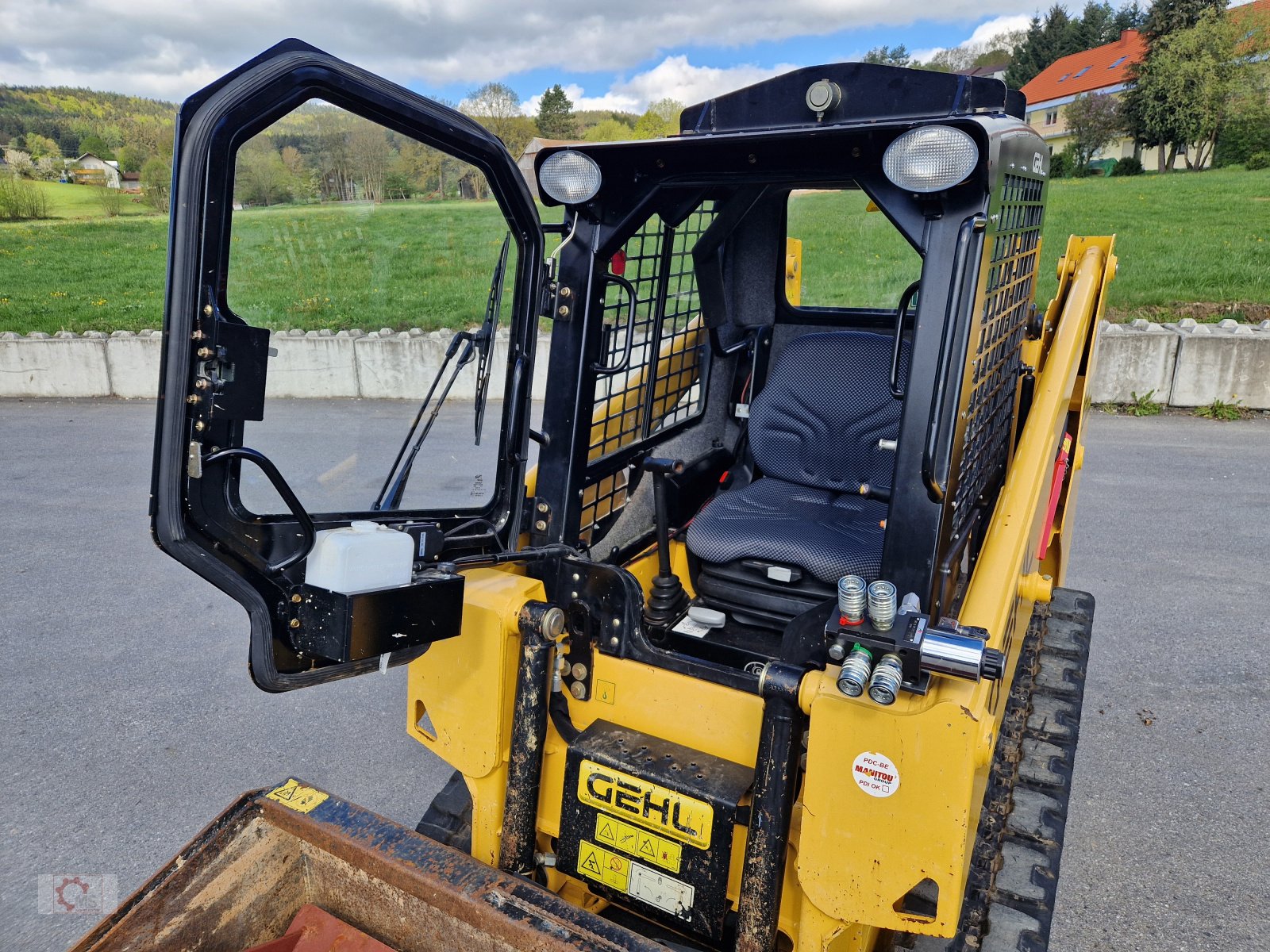 Kompaktlader van het type Gehl RT 105 Kompaktlader Kettenfahrwerk Vollkabine Heizung Euroaufnahme, Gebrauchtmaschine in Tiefenbach (Foto 8)