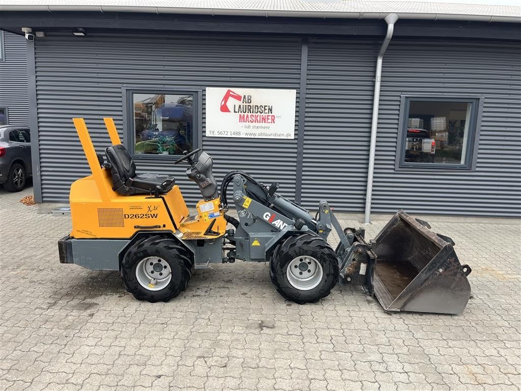 Kompaktlader des Typs GiANT D263SW Xtra med skovl og gafler, Gebrauchtmaschine in Rønnede (Bild 1)