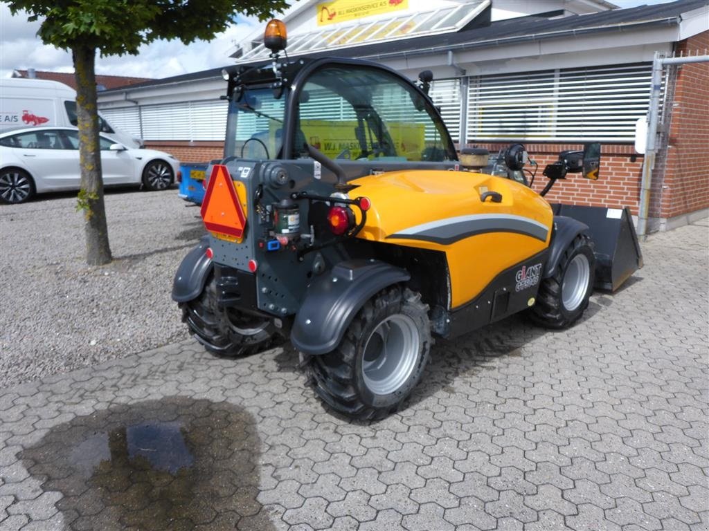 Kompaktlader del tipo GiANT GT5048 centralsmørring, Gebrauchtmaschine en Nørresundby (Imagen 3)