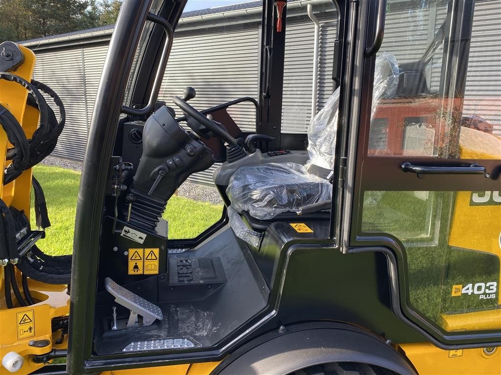 Kompaktlader tip JCB 403 Plus Agri Med kabine og 30 km/t, Gebrauchtmaschine in Nibe (Poză 3)