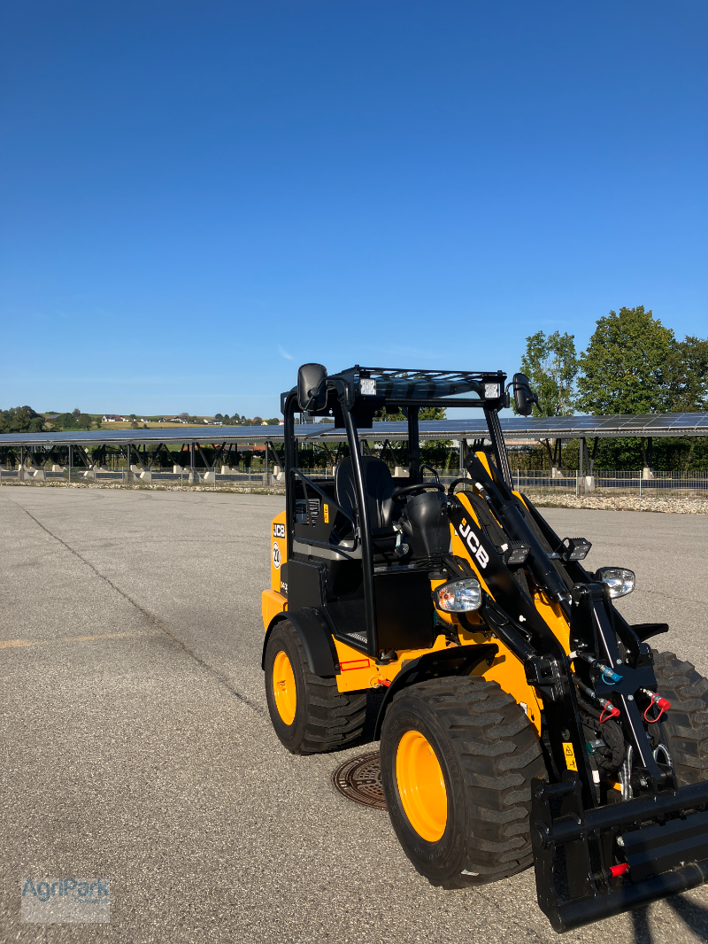 Kompaktlader van het type JCB 403 PLUS AGRI, Neumaschine in Kirchdorf (Foto 6)