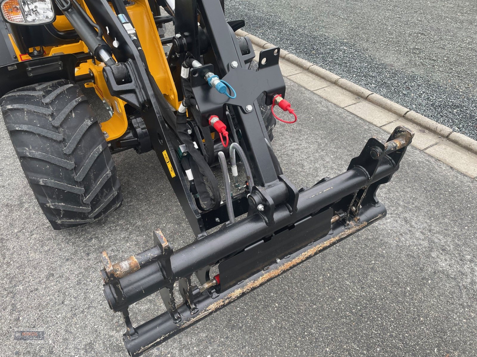 Kompaktlader des Typs JCB 403 Plus, Gebrauchtmaschine in Lichtenfels (Bild 9)