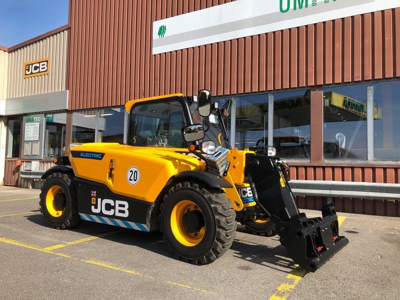 Kompaktlader des Typs JCB 525-60E, Neumaschine in Domdidier (Bild 3)