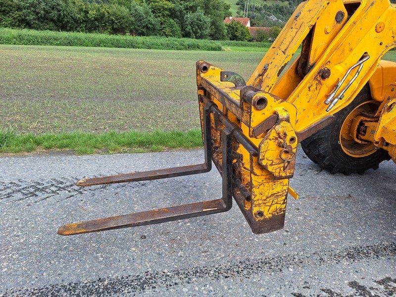 Kompaktlader van het type JCB 530 70 Teleskoplader, Gebrauchtmaschine in Chur (Foto 11)