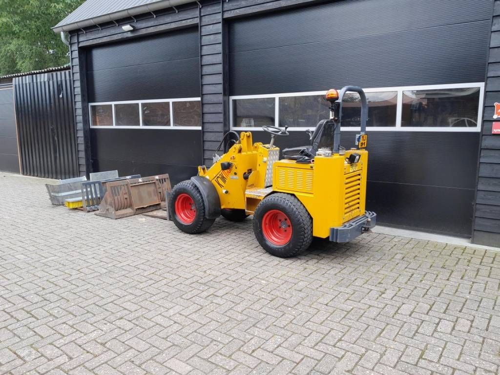 Kompaktlader van het type Knikmops 130 minishovel met bak vorken bezem tegelriek, Gebrauchtmaschine in Ederveen (Foto 5)