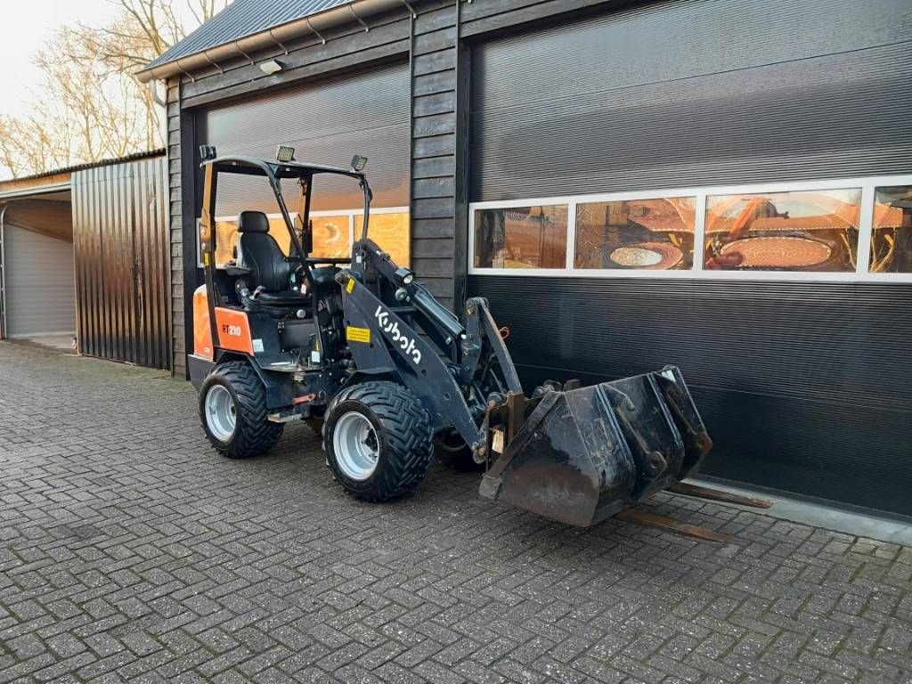 Kompaktlader des Typs Kubota R210 minishovel bak en vorken, Gebrauchtmaschine in Ederveen (Bild 7)