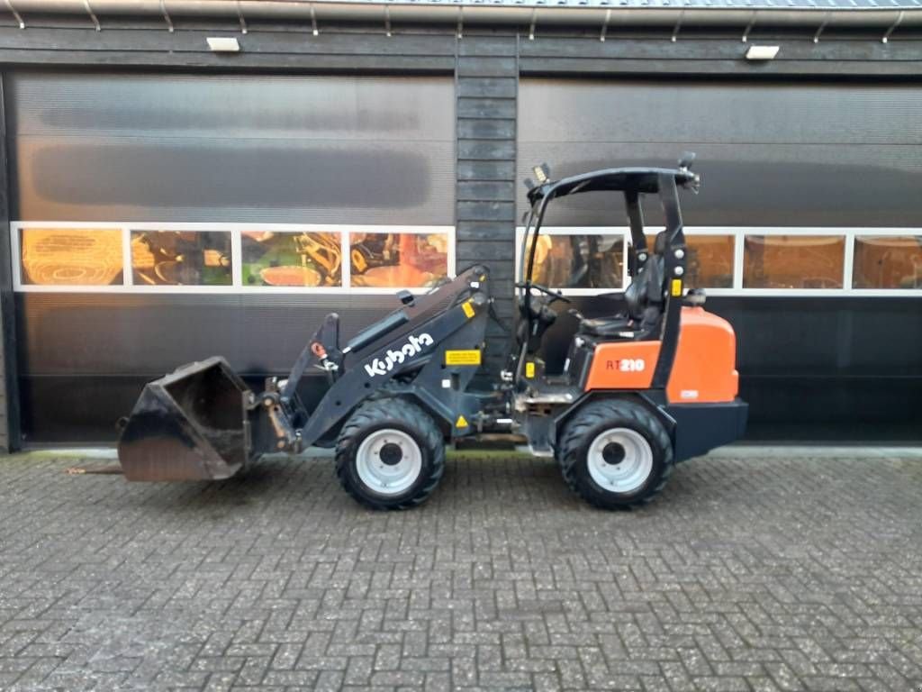 Kompaktlader des Typs Kubota R210 minishovel bak en vorken, Gebrauchtmaschine in Ederveen (Bild 1)