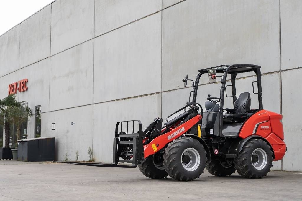 Kompaktlader du type Manitou MLA 3-25HC, Neumaschine en Moerbeke (Photo 1)