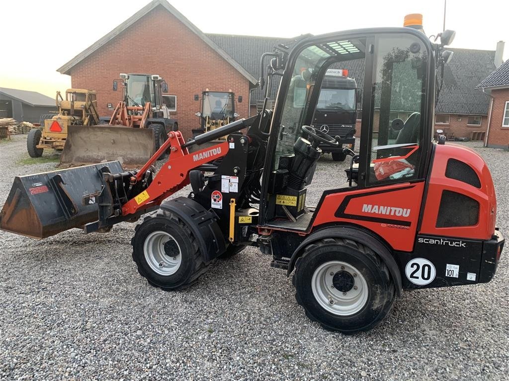 Kompaktlader du type Manitou MLA 3-35H, Gebrauchtmaschine en Nørager (Photo 3)