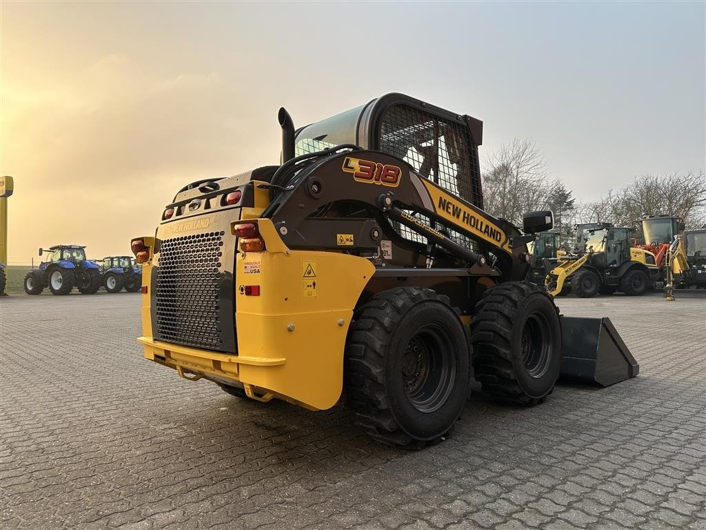 Kompaktlader du type New Holland L318, Gebrauchtmaschine en Gjerlev J. (Photo 5)