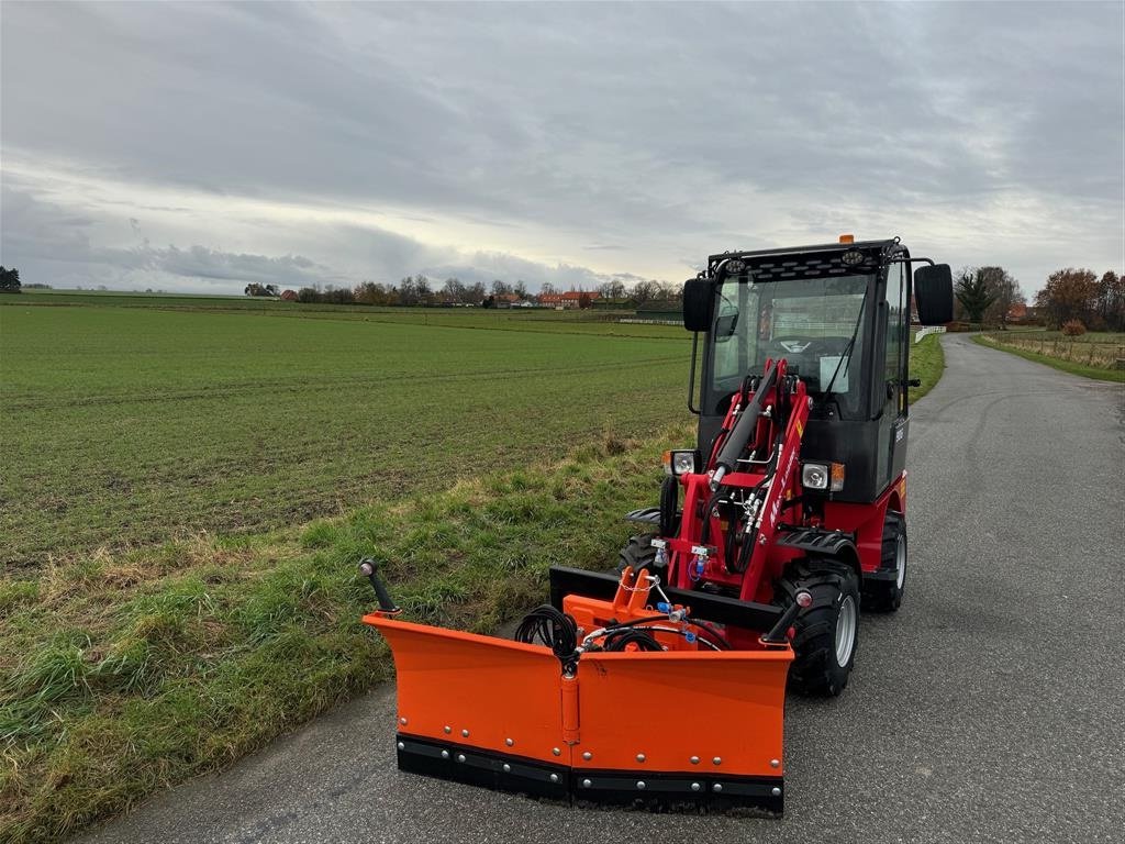 Kompaktlader tip Platz-Max 906 Med lukket kabine og V-plov, Gebrauchtmaschine in Holbæk (Poză 5)