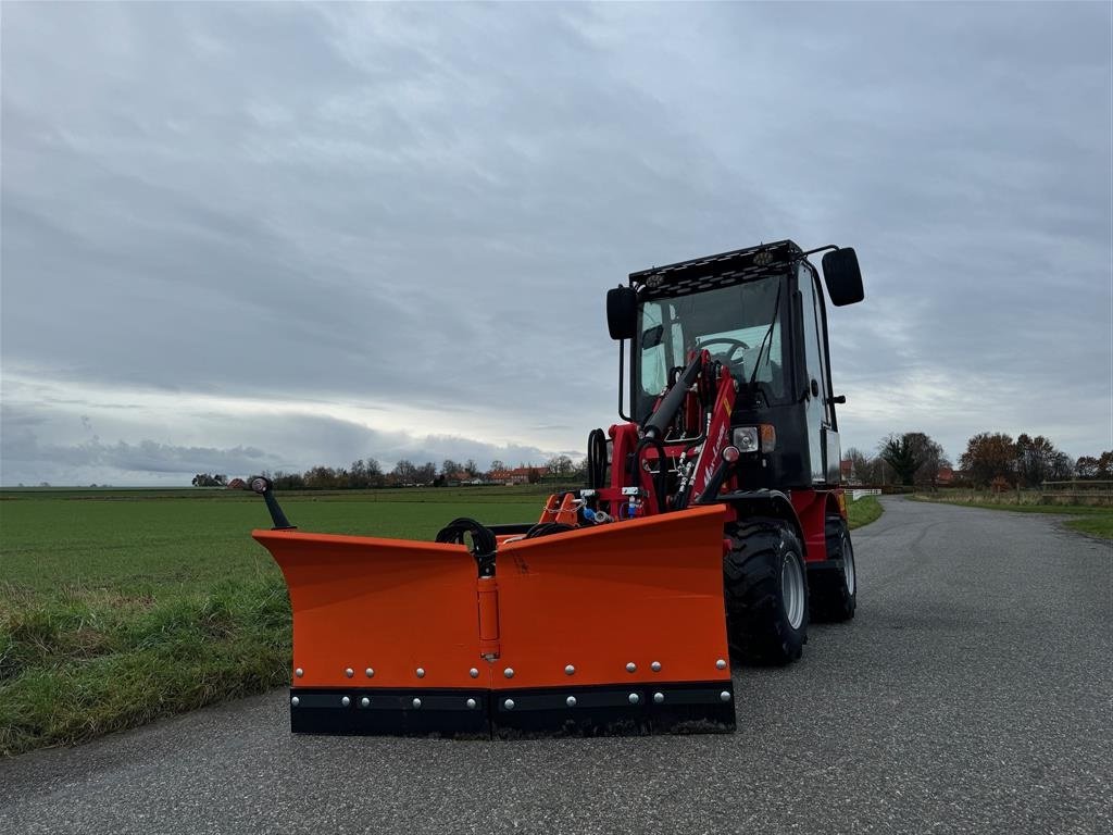 Kompaktlader of the type Platz-Max 906 Med lukket kabine og V-plov, Gebrauchtmaschine in Holbæk (Picture 1)