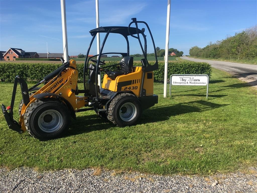 Kompaktlader tip Schäffer 2430HD ELITE Stærk maskine løfter  1500kg på pallegafler, Gebrauchtmaschine in Snedsted (Poză 2)