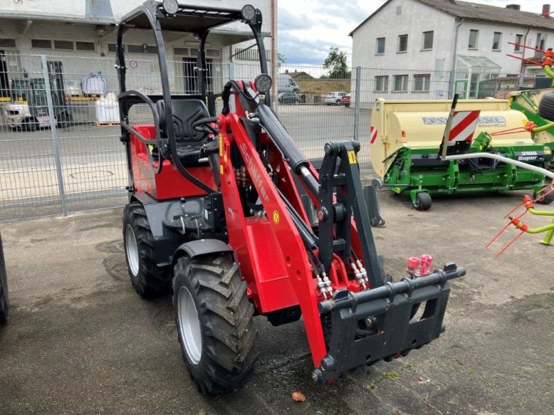 Kompaktlader van het type Schäffer 2628 *ABVERKAUF*, Neumaschine in Cham (Foto 1)