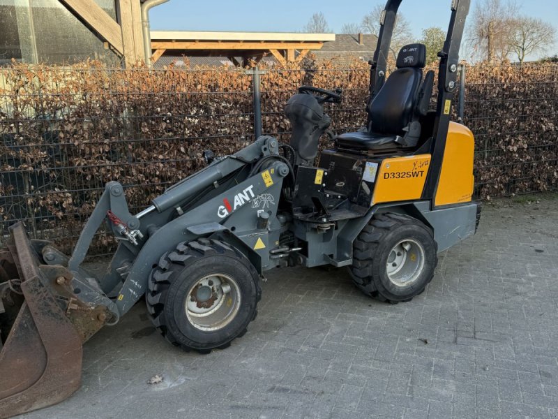 Kompaktlader van het type Sonstige Giant 332, Gebrauchtmaschine in Wadenoijen (Foto 1)