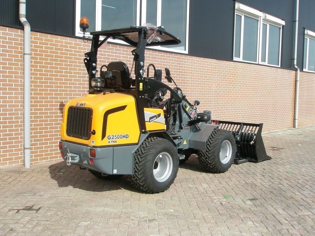 Kompaktlader des Typs Sonstige Giant G2500, Neumaschine in Barneveld (Bild 4)