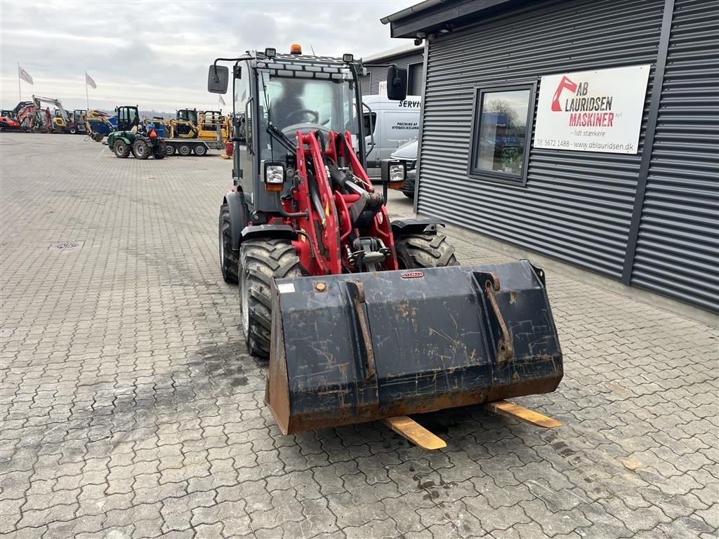 Kompaktlader van het type Weidemann  2080 lukket kabine skovl og gafler, Gebrauchtmaschine in Rønnede (Foto 3)