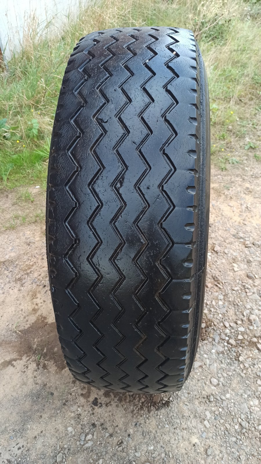 Komplettrad des Typs Michelin 14/80R20, gebraucht in Saarlouis (Bild 2)