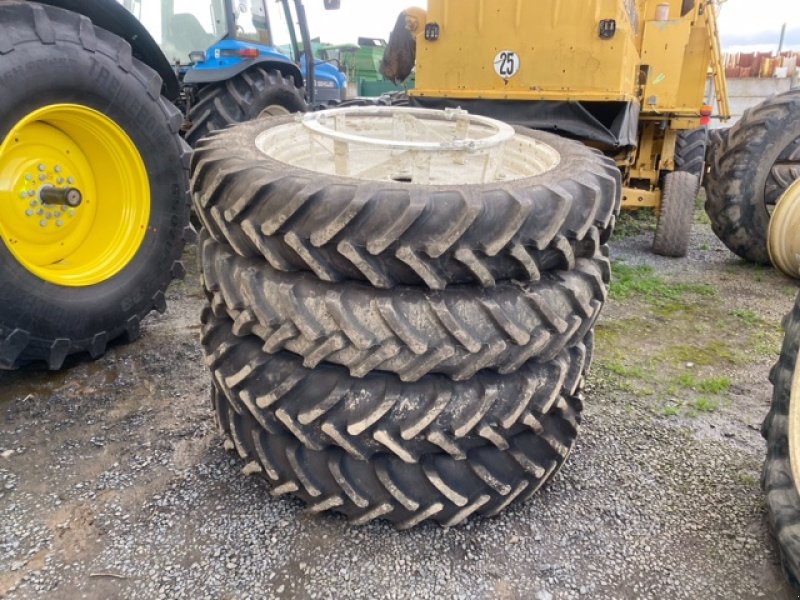 Komplettradsatz des Typs Alliance 300/95R46, Gebrauchtmaschine in Richebourg (Bild 1)