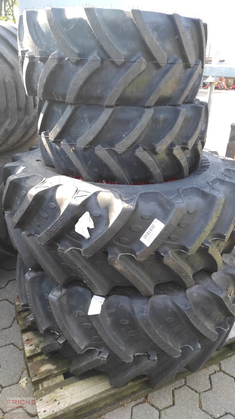 Komplettradsatz tip BKT 2x 320/65R16 + 2x 420/70R24, Neumaschine in Bockel - Gyhum (Poză 4)